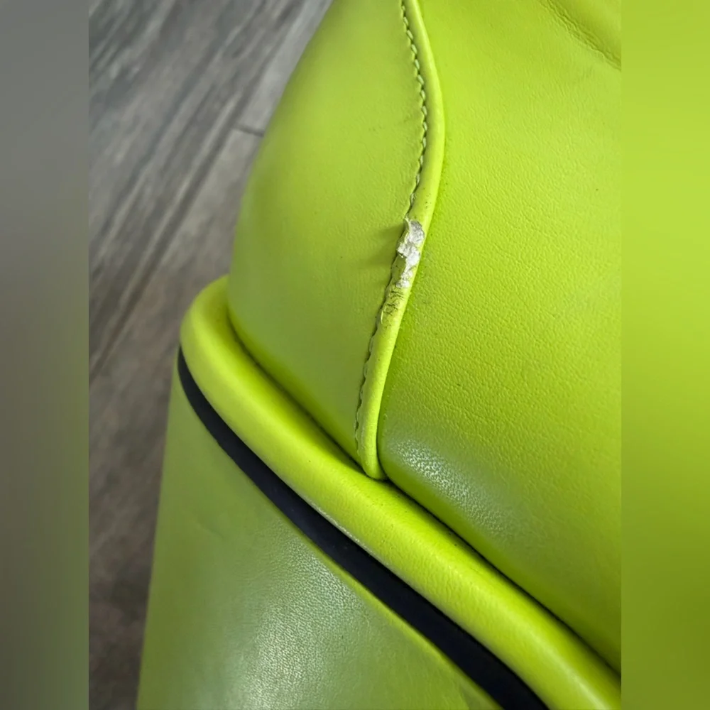dELiA*s vibrant lime